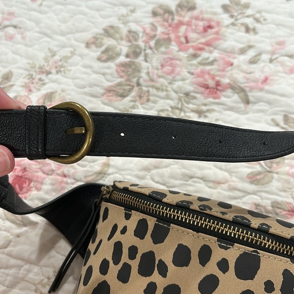 NWT Fanny Pack - Picture 3 of 6